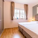 Strandleben 01 - Georg Grosz Apartament