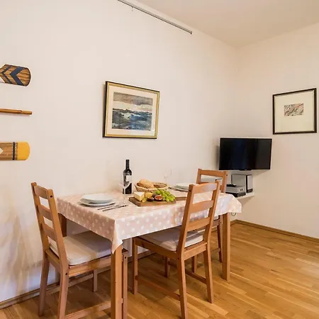 Strandleben 01 - Georg Grosz Apartament Ahrenshoop
